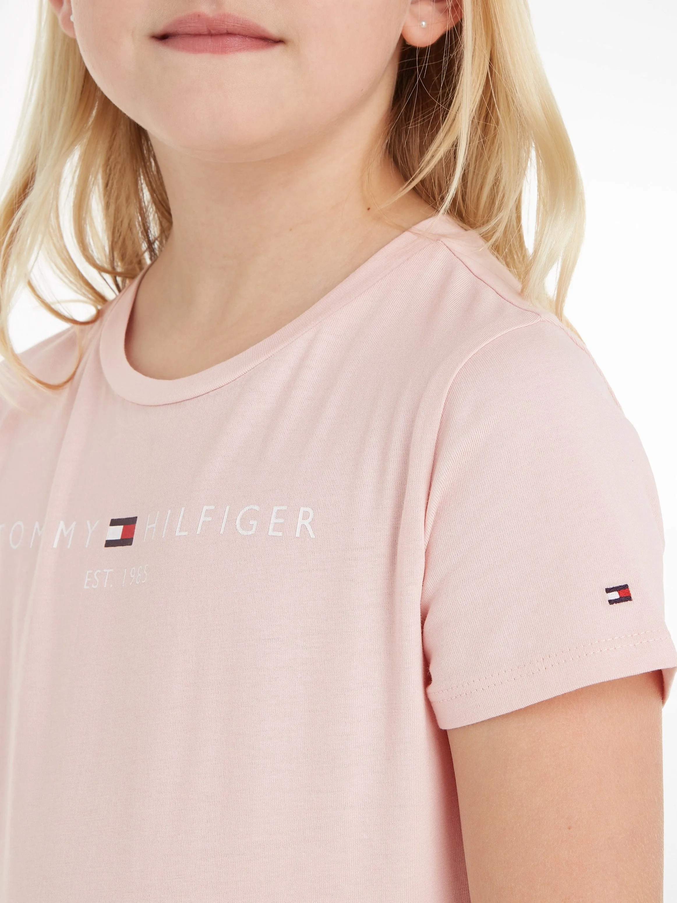 TOMMY HILFIGER SHIRT MET KORTE MOUWEN ESSENTIAL TEE S/S MET TOMMY HILFIGER LOGOOPSCHRIFT (1DELIG)